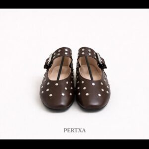 Bailarina marrón tachuelas