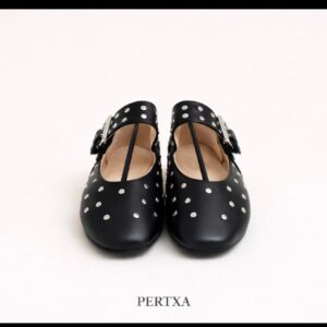 Bailarina negra tachuelas